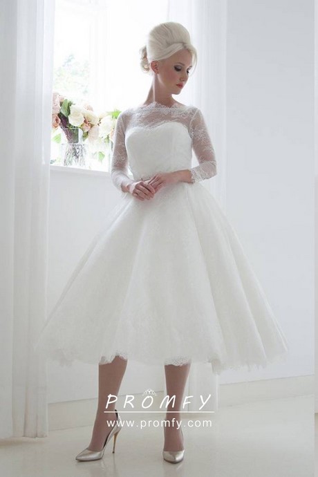 wedding-dress-with-lace-neckline-54_2 Wedding dress with lace neckline