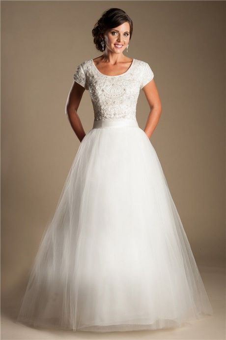 wedding-gowns-with-short-sleeves-and-lace-43 Wedding gowns with short sleeves and lace