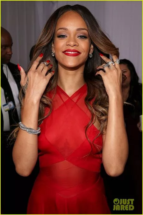 rihanna-red-dress-grammys-2024-06_12-5 Rihanna red dress grammys 2024