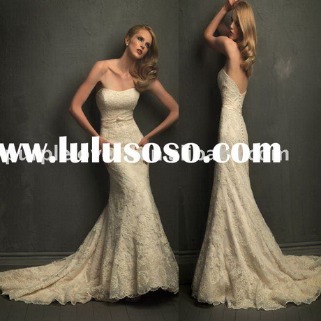 lace-low-back-wedding-dress-50_18 Lace low back wedding dress