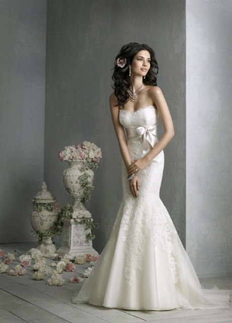 romantic-lace-wedding-dress-49_17 Romantic lace wedding dress