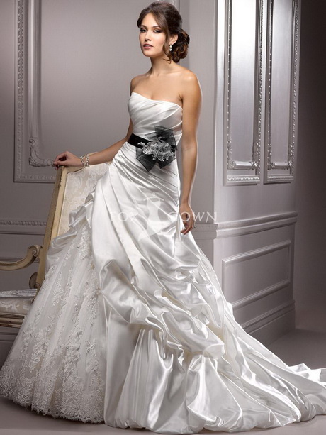 satin-and-lace-wedding-dress-28 Satin and lace wedding dress