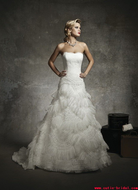 scalloped-lace-wedding-dress-22_11 Scalloped lace wedding dress