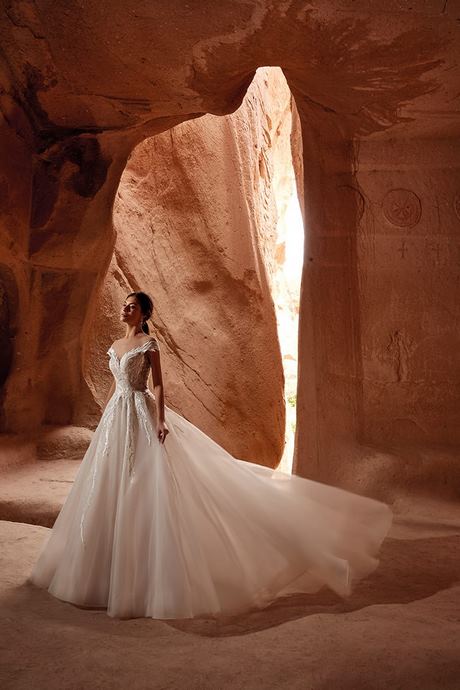 designer-bridal-gowns-2022-32_10 Designer bridal gowns 2022