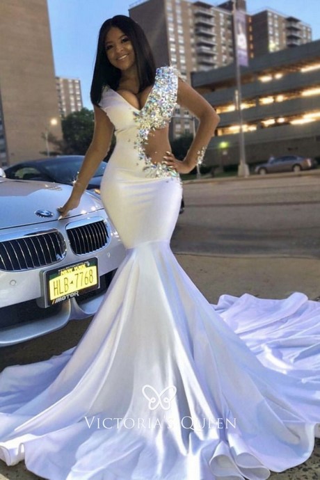 white-and-gold-prom-dresses-2022-36_12 White and gold prom dresses 2022