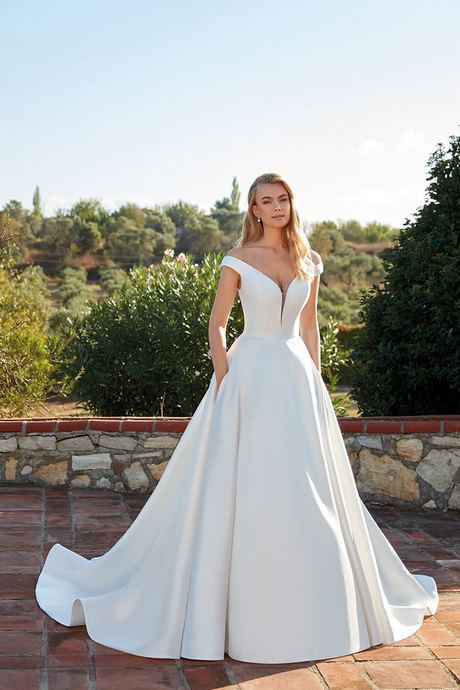 white-wedding-dresses-2022-59_18 White wedding dresses 2022