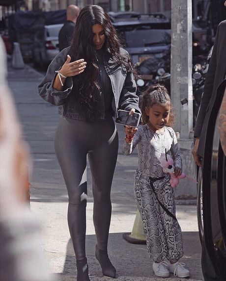 kim-kardashian-casual-outfits-2023-75_4 Kim kardashian casual outfits 2023