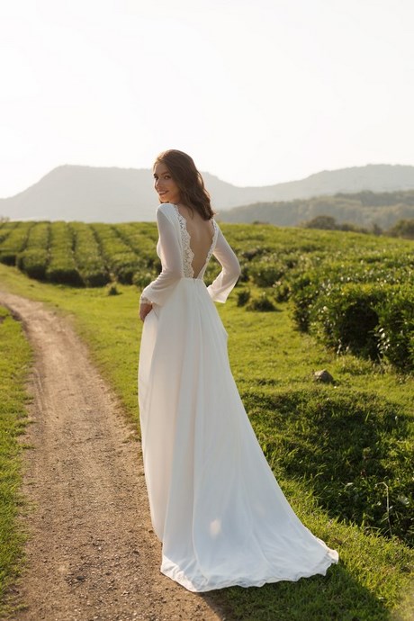 simple-wedding-gowns-2021-80_7 Simple wedding gowns 2021