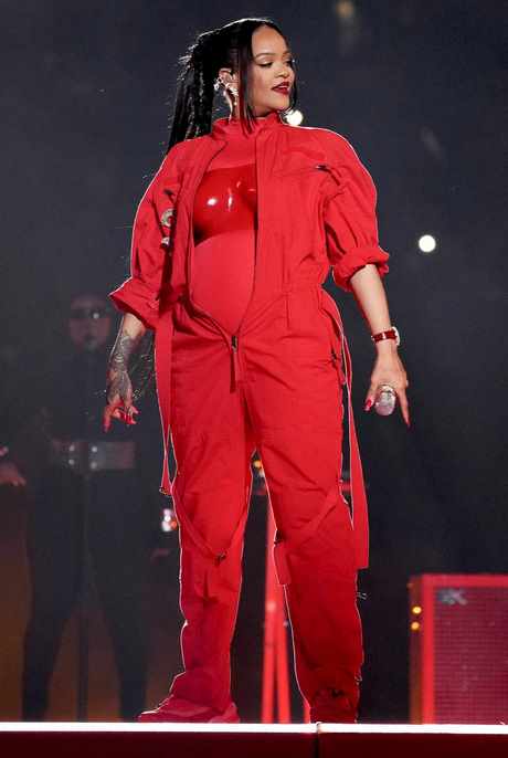rihanna-outfits-2023-38_7 Rihanna outfits 2023