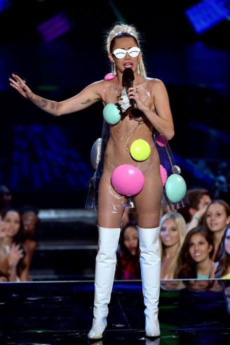 miley-cyrus-vma-2022-dress-74_9 Miley cyrus vma 2022 dress