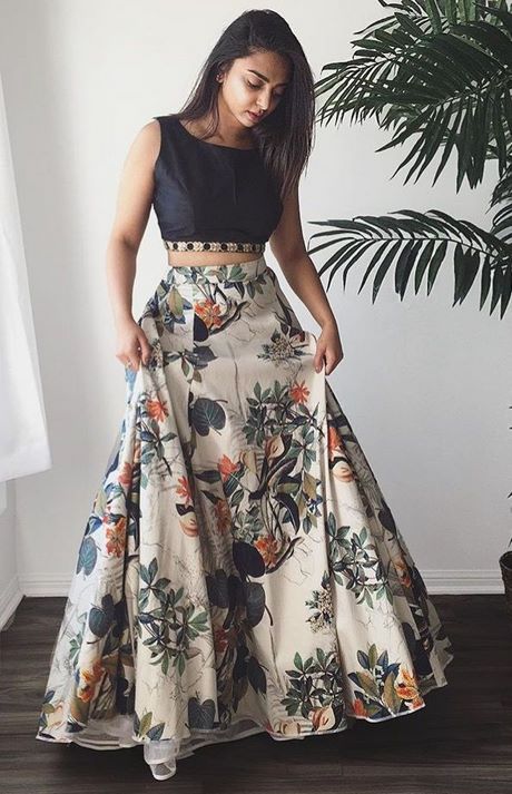 simple-crop-top-with-long-skirt-93 Simple crop top with long skirt