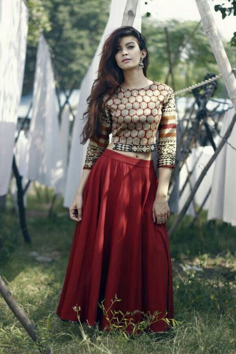 simple-crop-top-with-long-skirt-93_7 Simple crop top with long skirt