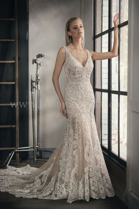 lace-fitted-wedding-gowns-74_4 Lace fitted wedding gowns