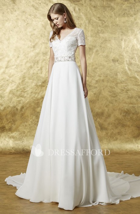short-lace-wedding-dress-with-sleeves-16_7 Short lace wedding dress with sleeves
