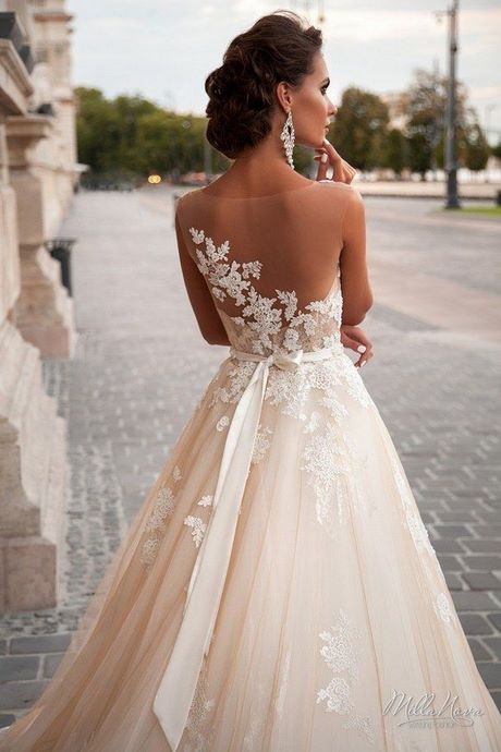 wedding-gown-with-lace-38_14 Wedding gown with lace