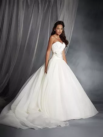 alfred-angelo-disney-wedding-dresses-2024-97_11-5 Alfred angelo disney wedding dresses 2024